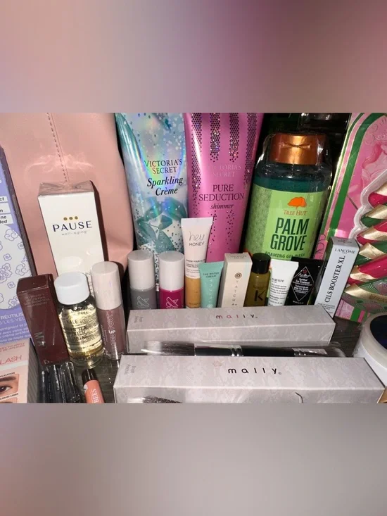 62 Piece Huge Resellers Bundle of Makeup, Skincare, Haircare, & More - Picture 6 of 14